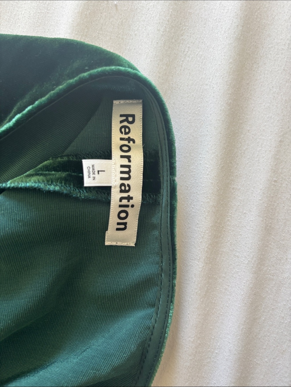 Reformation- RIVINI VELVET DRESS
FOREST - L - Picture 3 of 4